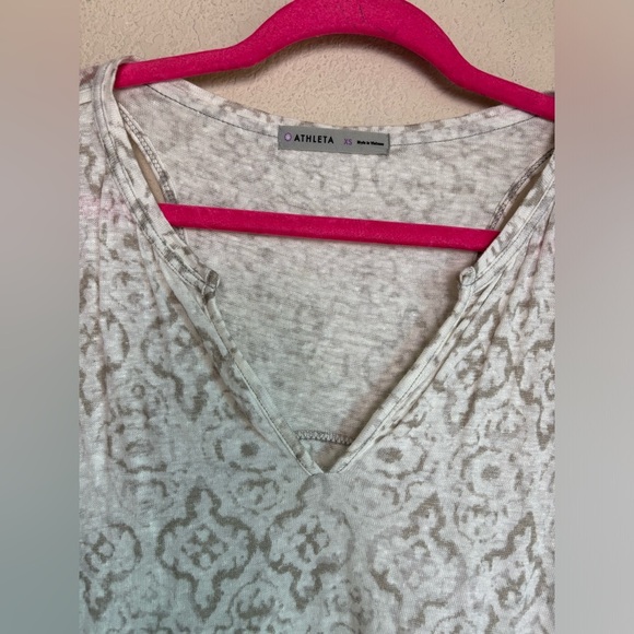 Athleta 100% Linen Taupe Newport Medallion Racetrack Split Neck Tank Top XS - Picture 3 of 7